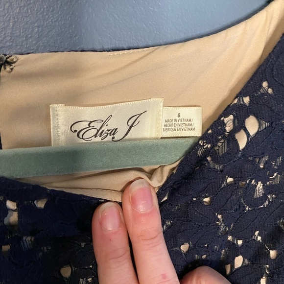 Eliza J Lace Bell Sleeve Fit & Flare‎ Dress Boat Neck Lined Navy Blue Size 8 - Picture 4 of 7